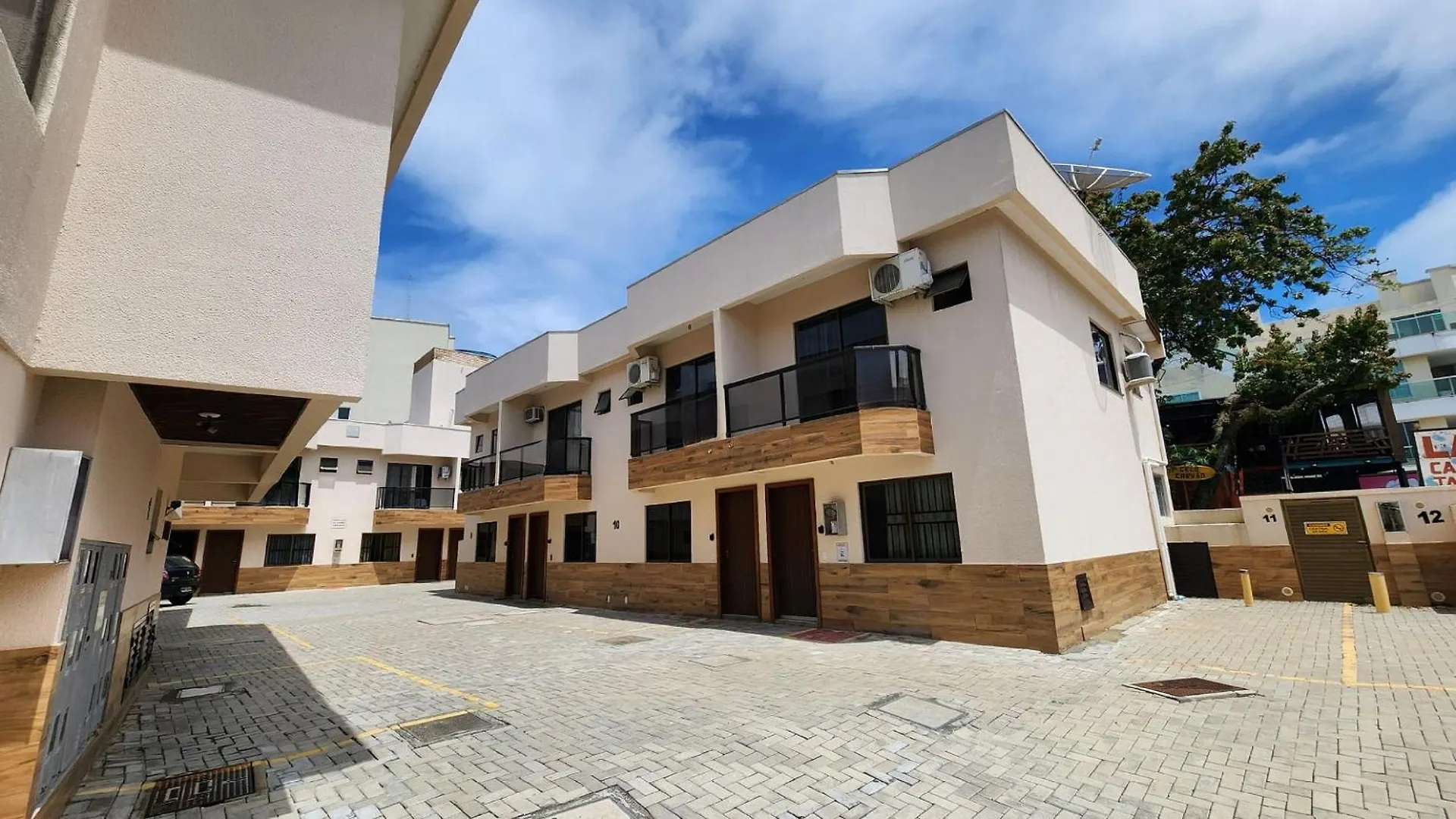 Sobrado 30 M Praia, Quartos Climatizados, 1 Vaga, Ate 6 Pessoas Bombinhas